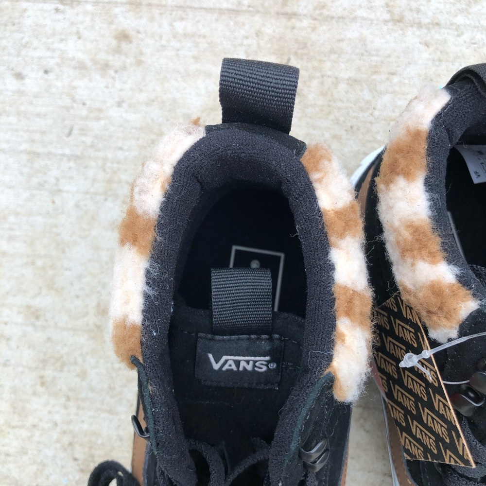 NWT NWB Vans Women size 8 fur black - Picture 10 of 14